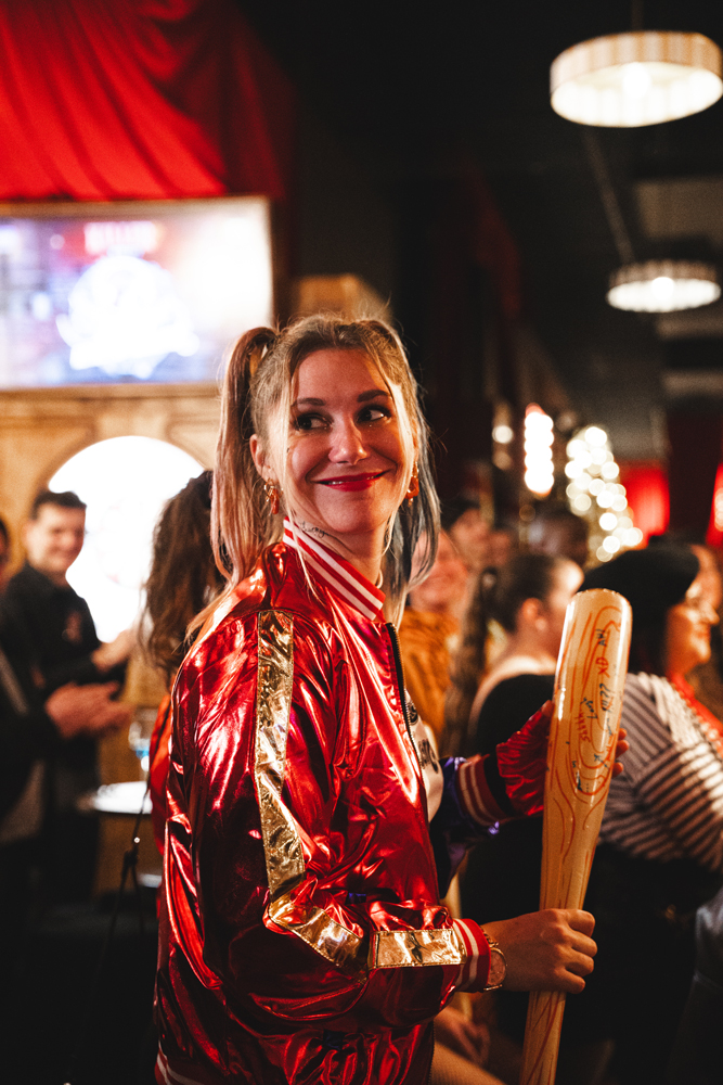 Circus bar à jeux bordeaux, fléchettes, mini golf, shuffleboard