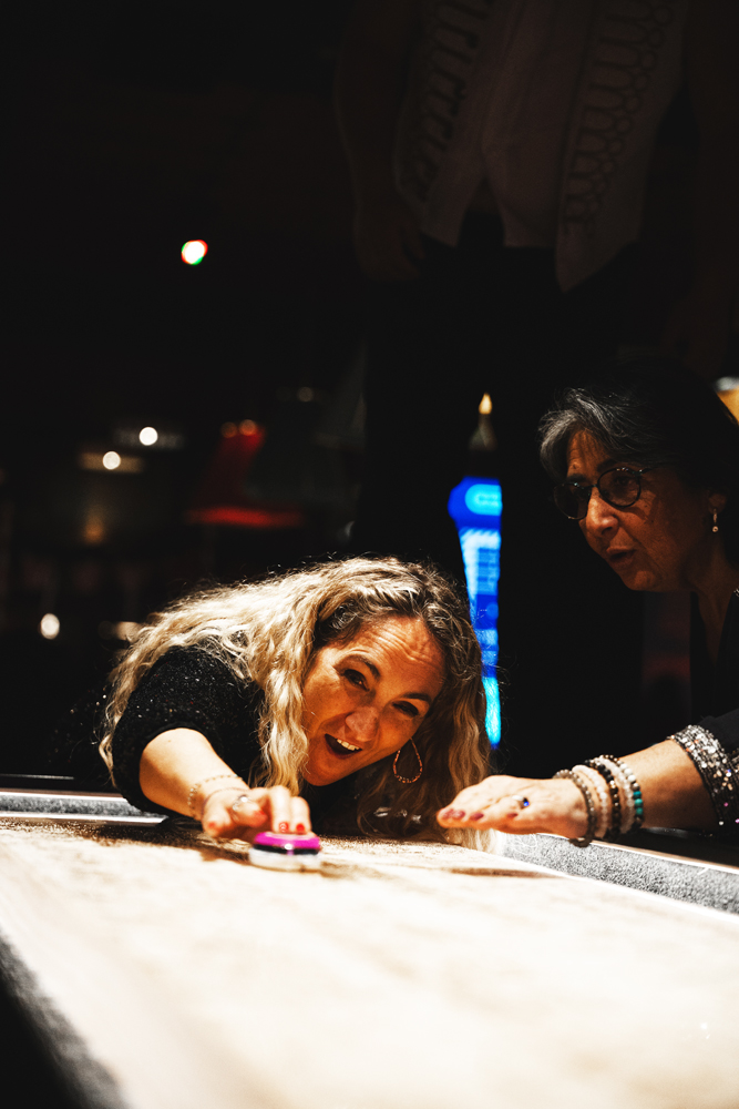 Circus bar à jeux bordeaux, fléchettes, mini golf, shuffleboard