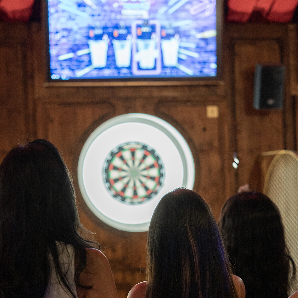 Bar à jeux bordeaux, fléchettes, shuffleboard, mini golf