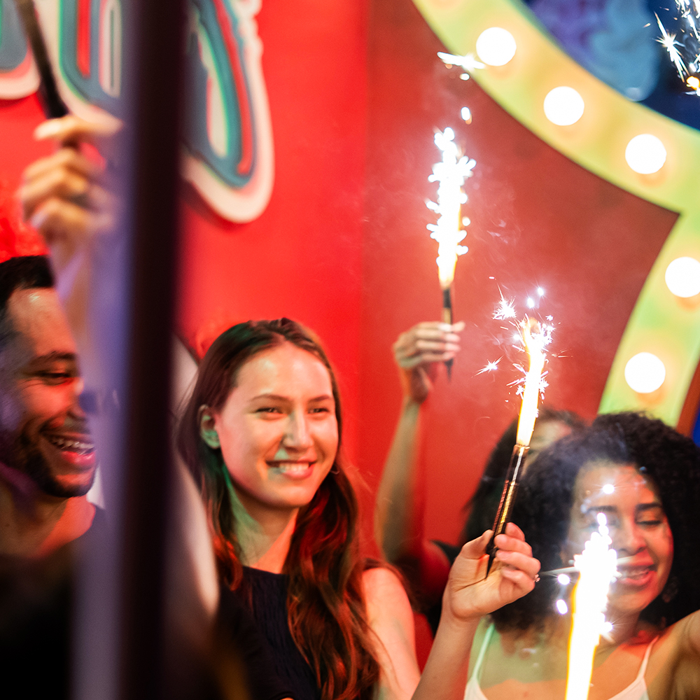 Bar à jeux bordeaux, fléchettes, shuffleboard, mini golf