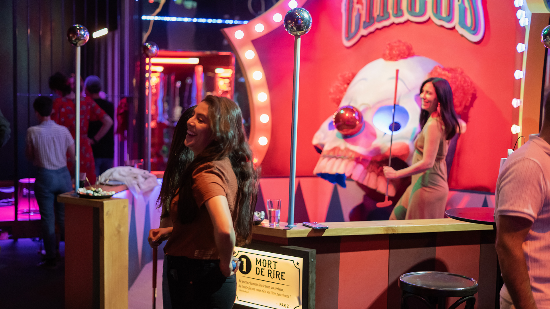 Bar à jeux bordeaux,  fléchette, shuffleboard, mini golf