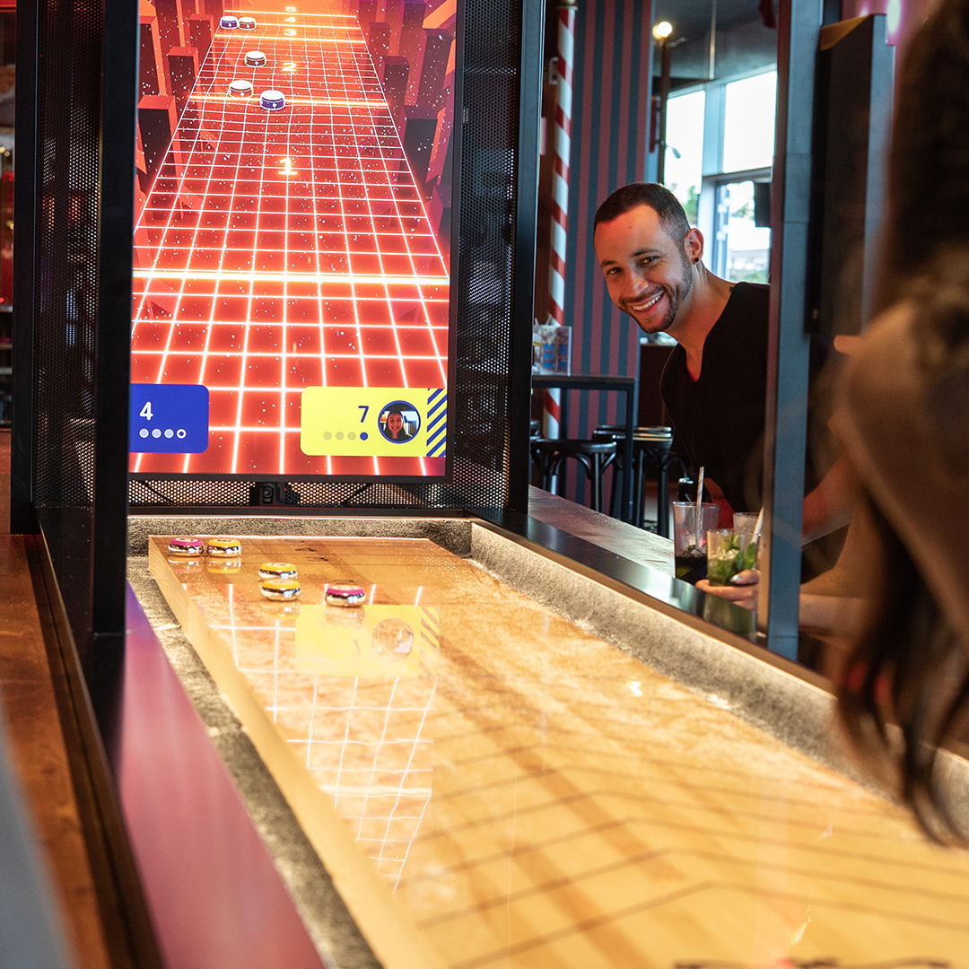 Bar à jeux bordeaux,  fléchette, shuffleboard, mini golf